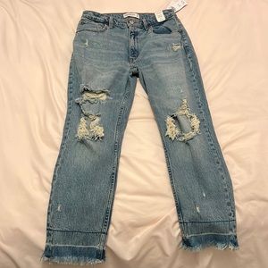 BRAND NEW A&F HIGH RISE MOM JEANS
